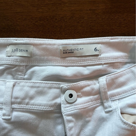 J. Jill Denim White Authentic Fit Slim Ankle Jeans with Frayed Hem - 6P - Picture 2 of 4